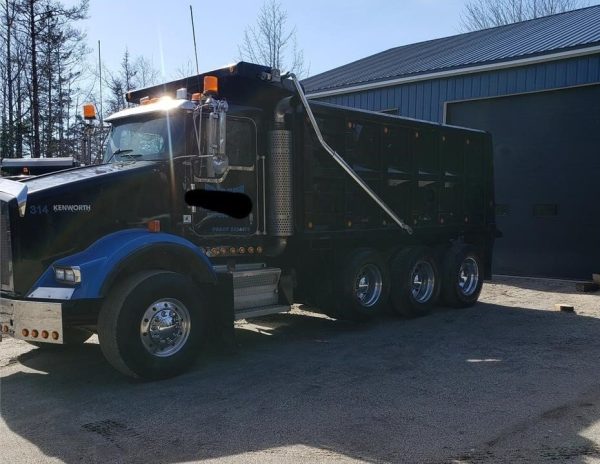 2006 Kenworth T800 Dump Truck - Image 2
