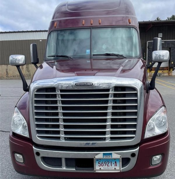 2018 Freightliner Cascadia 125 - Image 2
