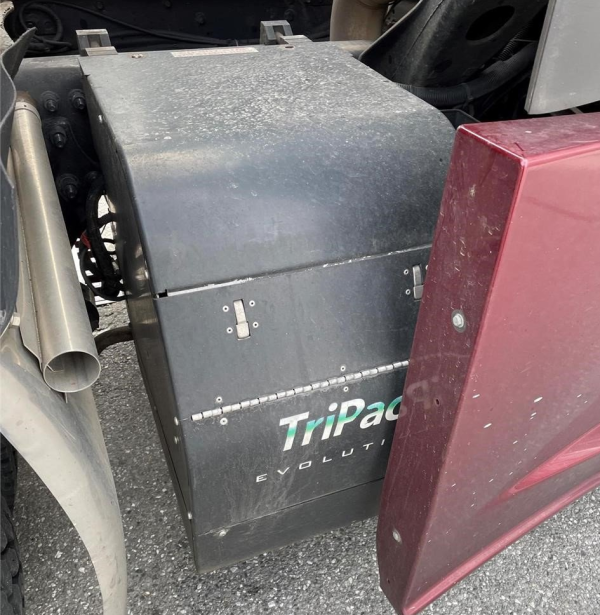 2018 Freightliner Cascadia 125 - Image 3