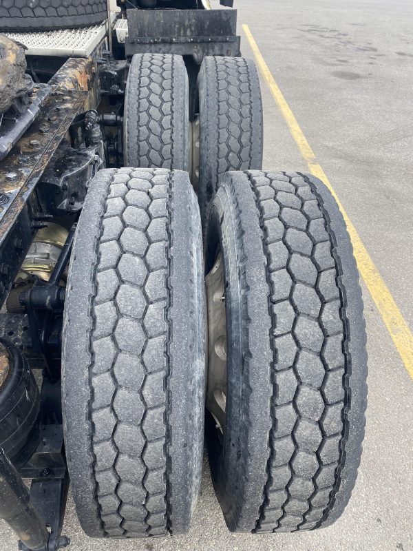 2015 PETERBILT 579 - Image 3