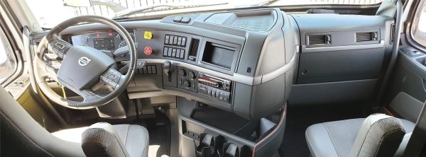 2019 Volvo VNL64T860 - Image 4