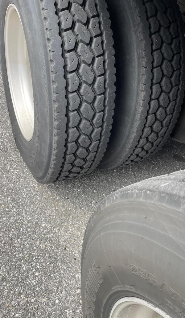 2018 Freightliner Cascadia 125 - Image 4