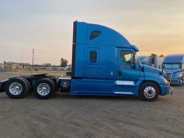 2017 Freightliner Cascadia 125 - Image 7
