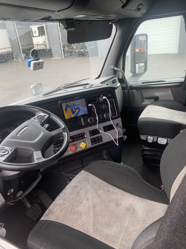 2019 Freightliner Cascadia 126 - Image 4