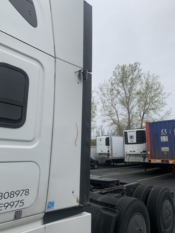 2019 Freightliner Cascadia 126 - Image 10