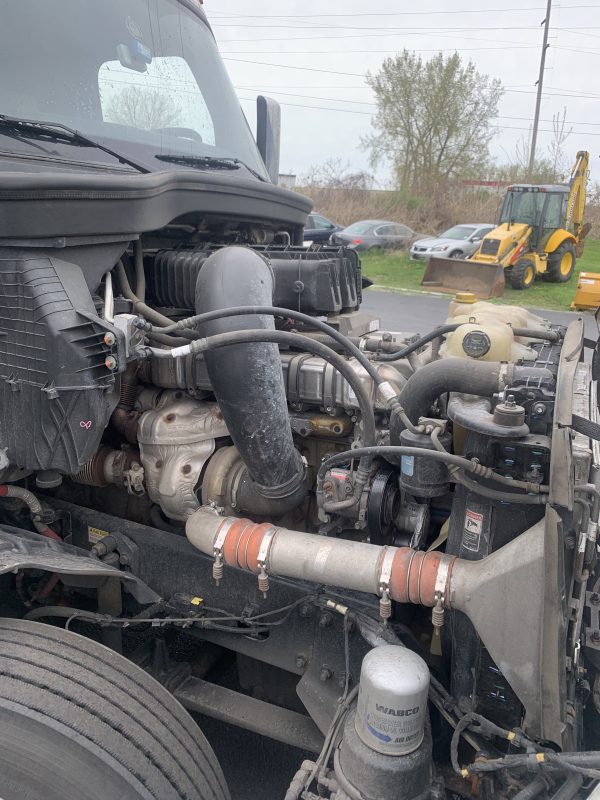 2019 Freightliner Cascadia 126 - Image 13