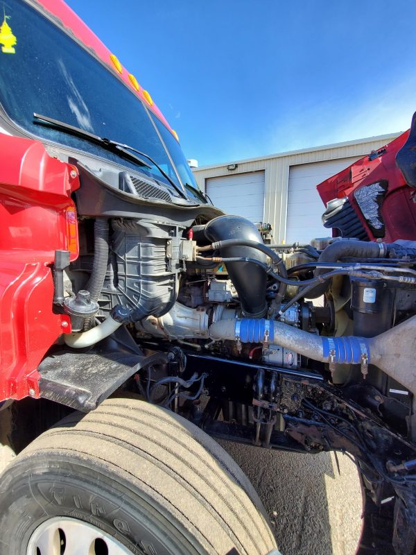 2010 Freightliner Cascadia 125 - Image 7