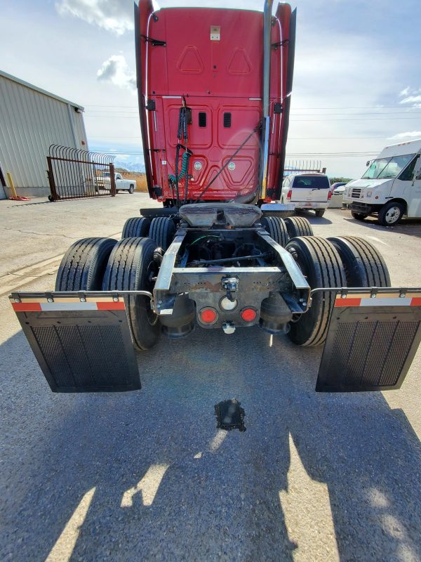 2010 Freightliner Cascadia 125 - Image 9