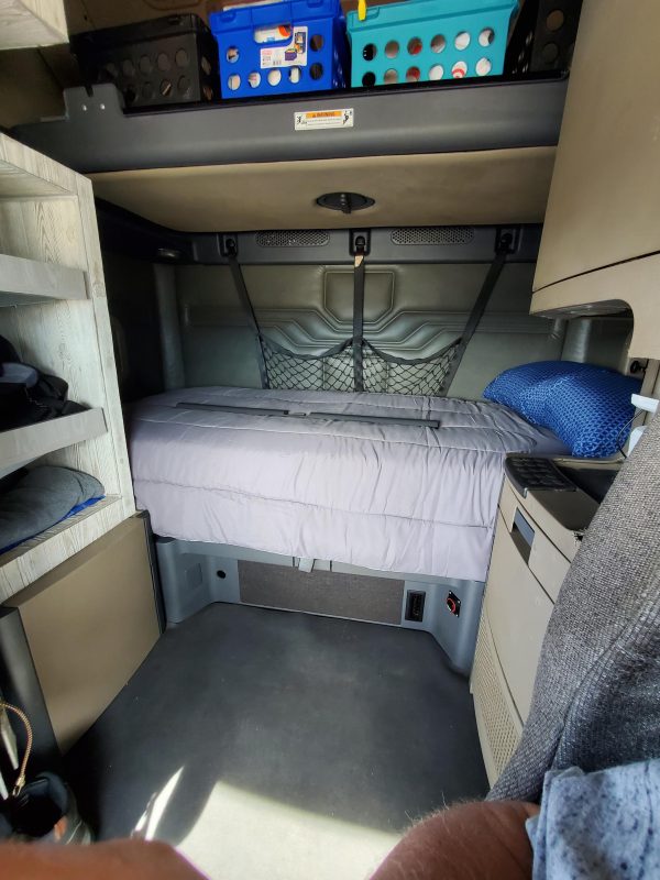 2010 Freightliner Cascadia 125 - Image 10