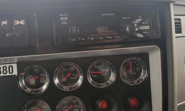 2020 KENWORTH T800 - Image 20