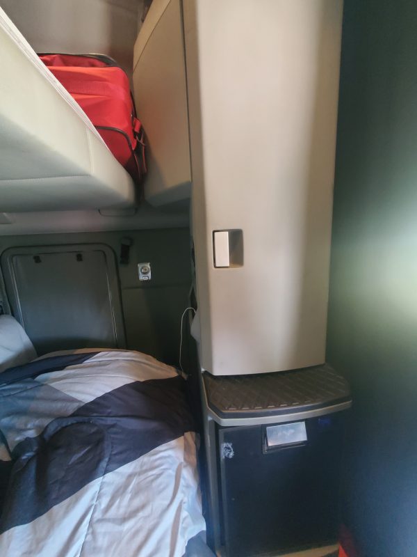 2018 Kenworth T680 - Image 6