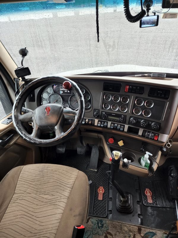 2014 Kenworth T680 - Image 4