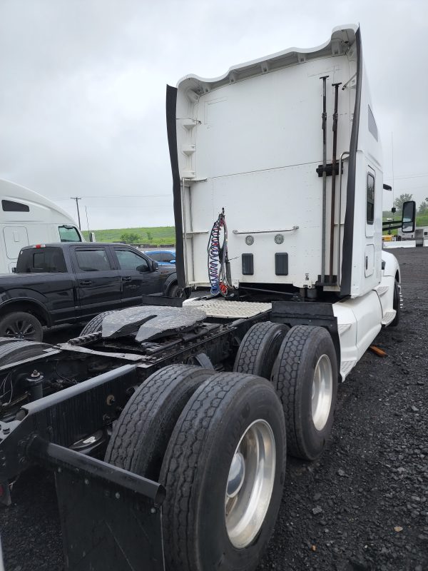2014 Kenworth T680 - Image 6