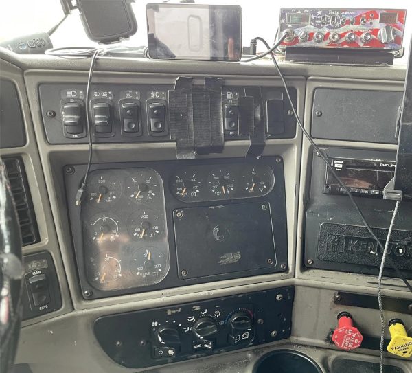 2000 Kenworth T2000 - Image 5