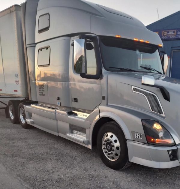 2015 Volvo VNL64T780 - Image 4