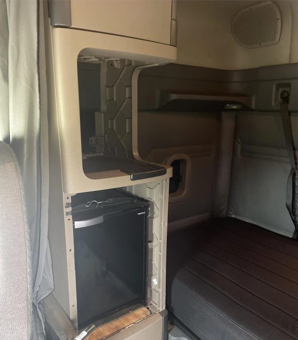 2017 FREIGHTLINER CASCADIA 125 - Image 6