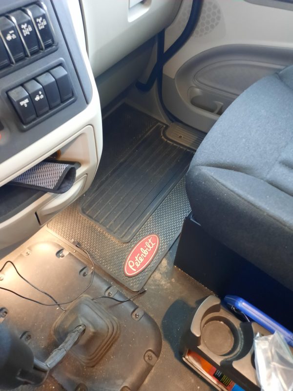 2019 Peterbilt 579 - Image 6