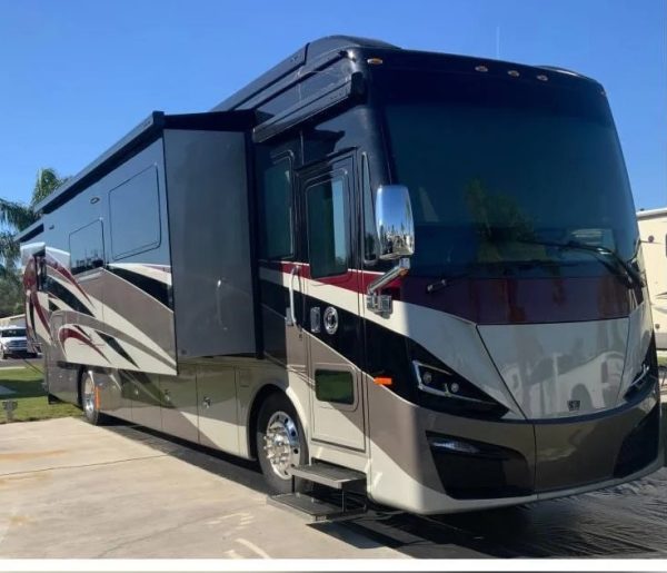 2021 TIFFIN PHAETON 40IH - Image 8