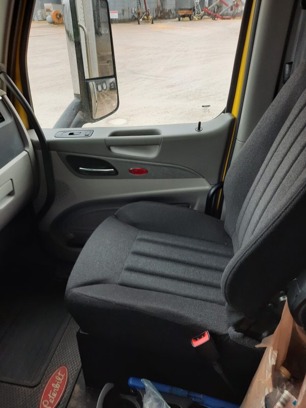 2019 Peterbilt 579 - Image 7