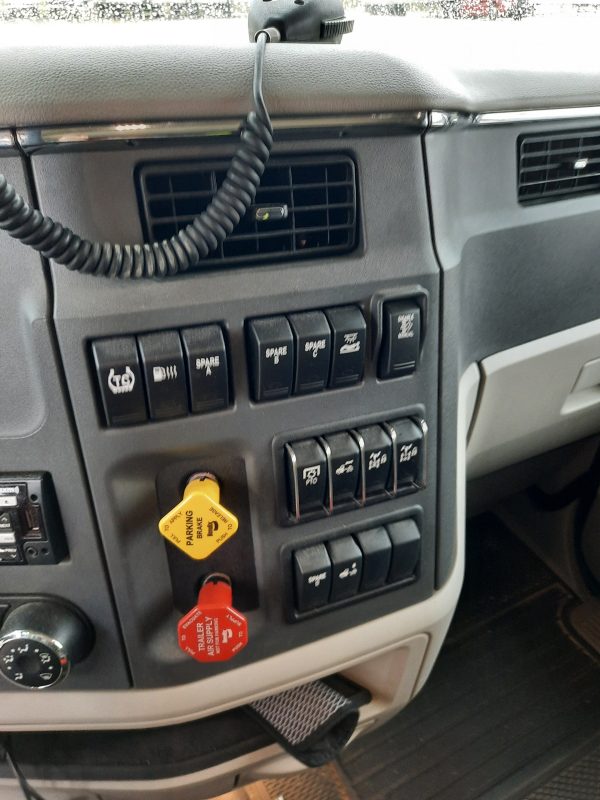 2019 Peterbilt 579 - Image 12