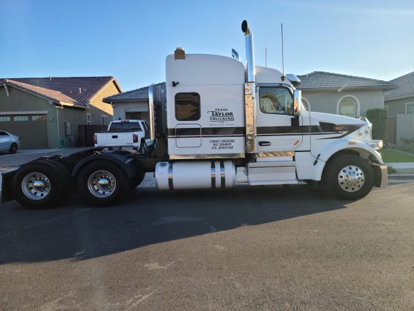 2018 Peterbilt 567 - Image 2