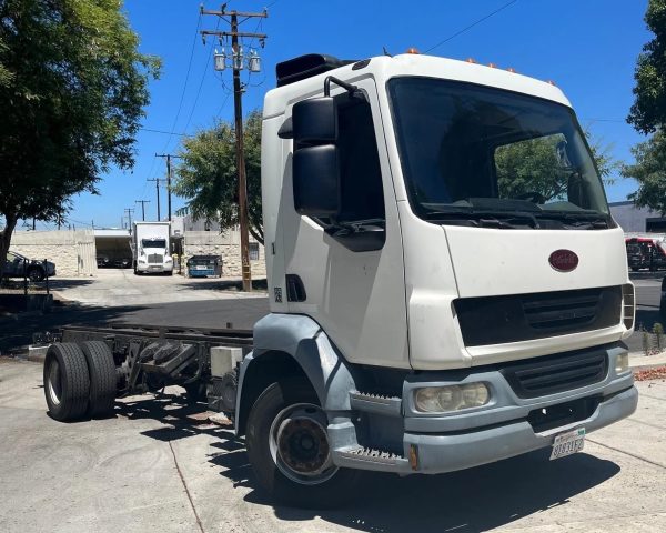 2010 Peterbilt 220
