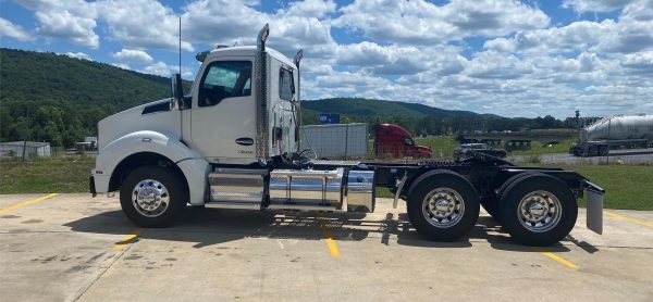 2023 Kenworth T880