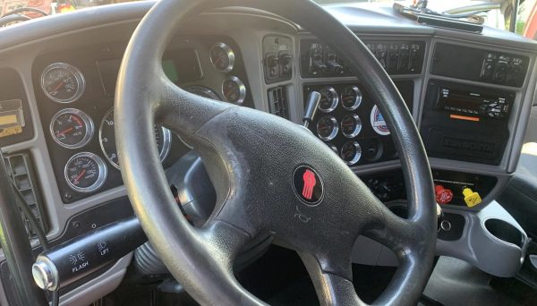 2016 Kenworth T700 - Image 8