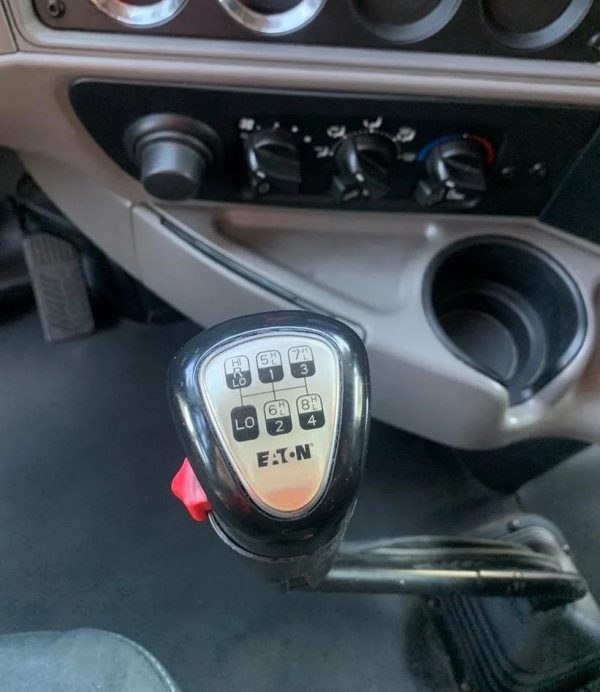 2016 Kenworth T700 - Image 13