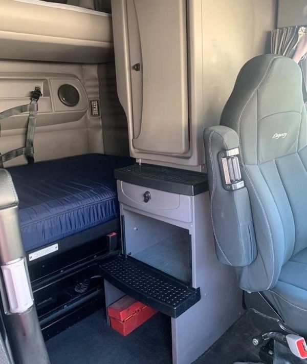 2016 Kenworth T700 - Image 15