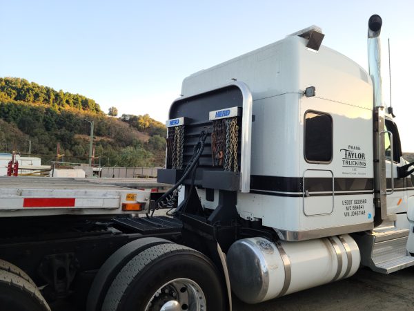 2018 Peterbilt 567 - Image 4