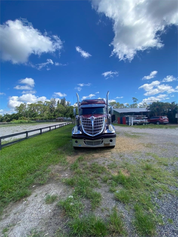 2017 International Lonestar & 2017 Vanguard Reefer Trailer - Image 3