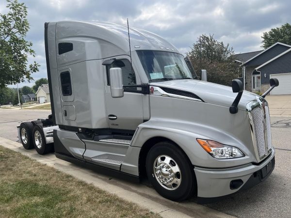 2023 Kenworth T680 - Image 3