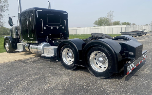 2018 Peterbilt 389 - Image 4