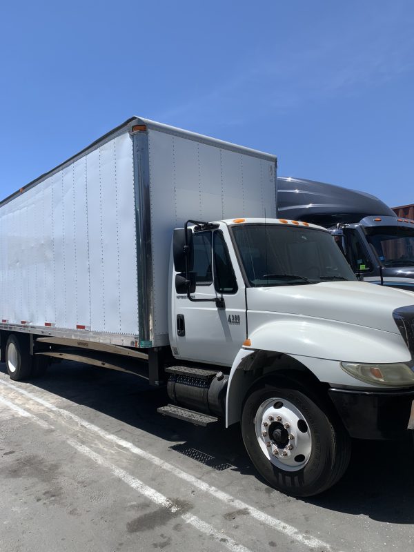 2005 International Durastar 4300 Box Truck