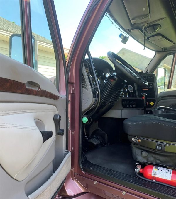2016 Kenworth T700 - Image 5