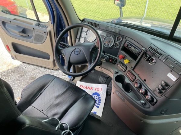 2017 FREIGHTLINER CASCADIA 125 - Image 8
