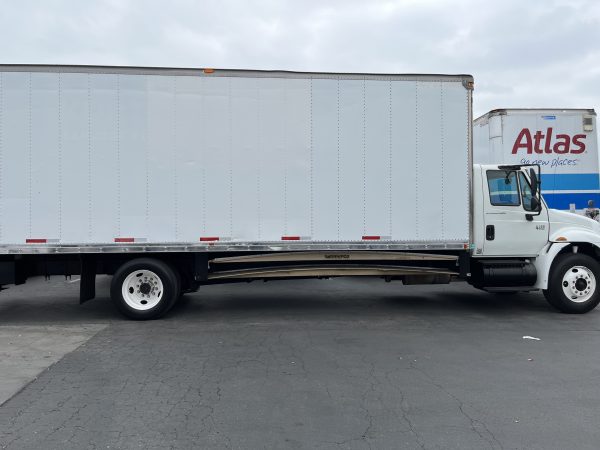 2005 International Durastar 4300 Box Truck - Image 4