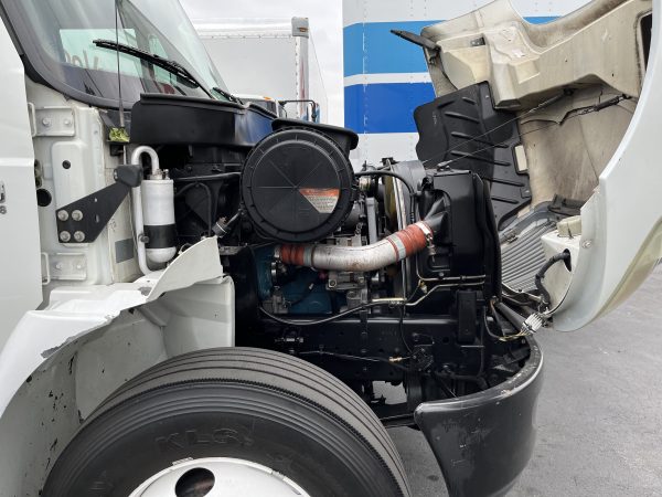 2005 International Durastar 4300 Box Truck - Image 5