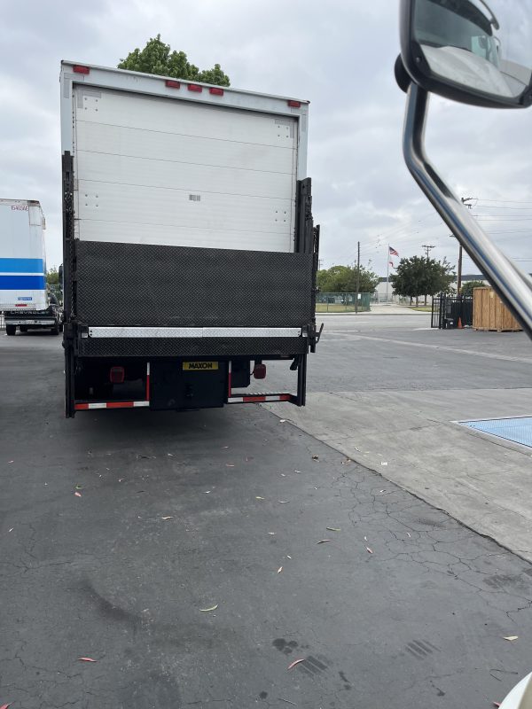 2005 International Durastar 4300 Box Truck - Image 7