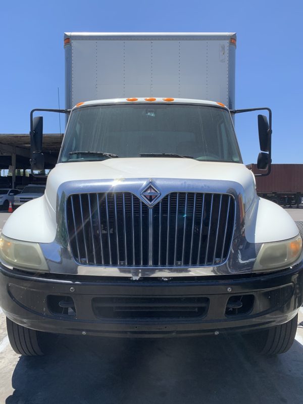 2005 International Durastar 4300 Box Truck - Image 9