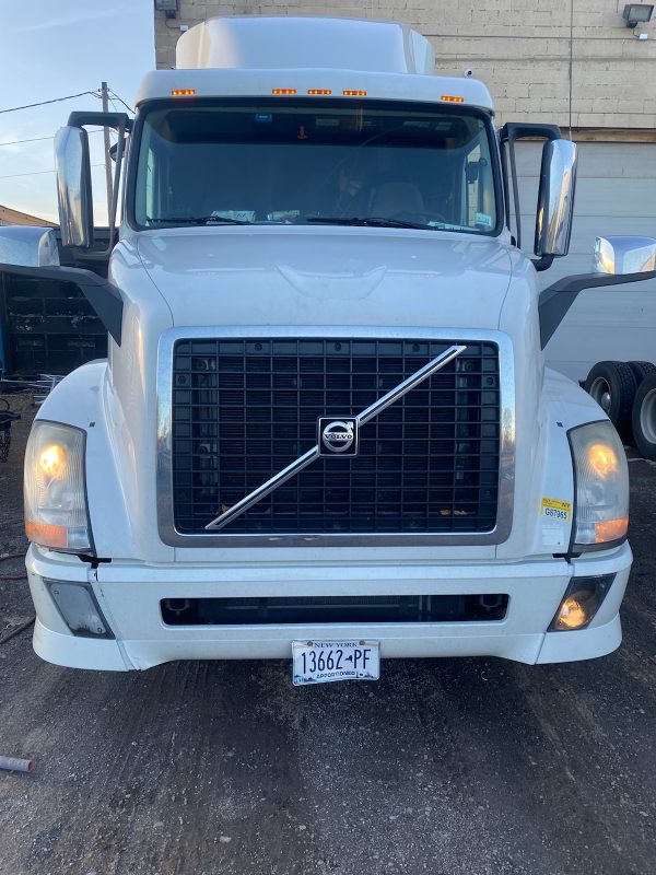 2016 Volvo VNL64T630 - Image 5