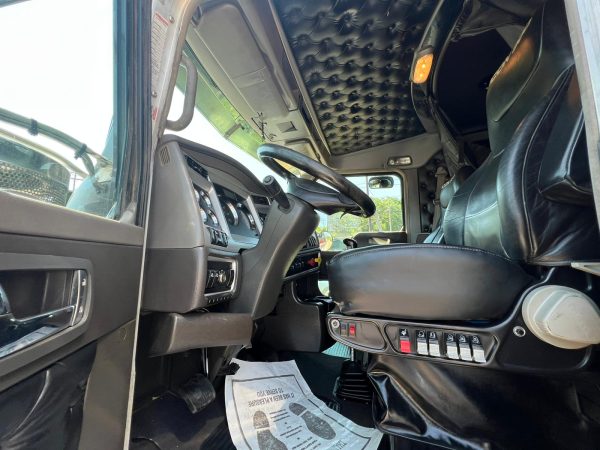 2016 Kenworth ICON W900 - Image 12