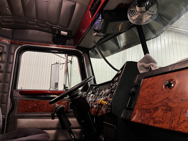 1999 Peterbilt 379 EXHD - Image 8