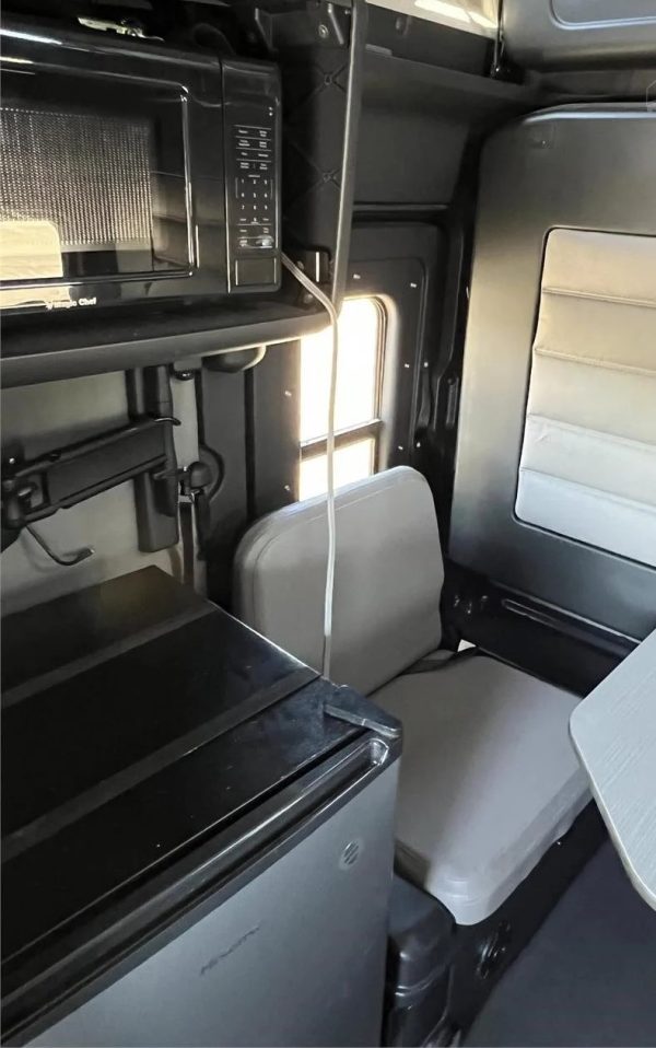 2018 Freightliner Cascadia 126 - Image 15