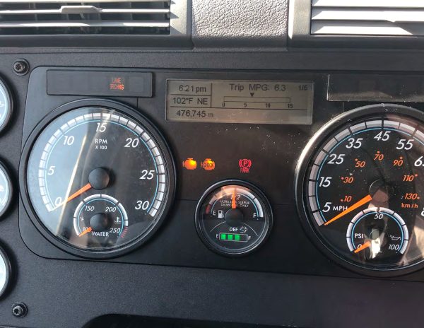 2018 Freightliner Cascadia Mid Roof 125 - Image 18