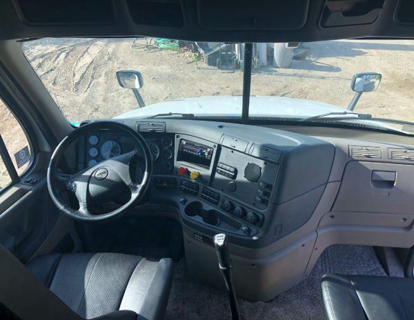 2018 Freightliner Cascadia Mid Roof 125 - Image 20