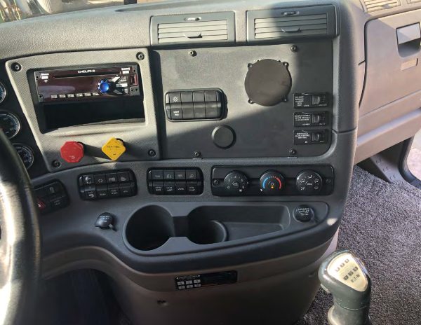 2018 Freightliner Cascadia Mid Roof 125 - Image 22