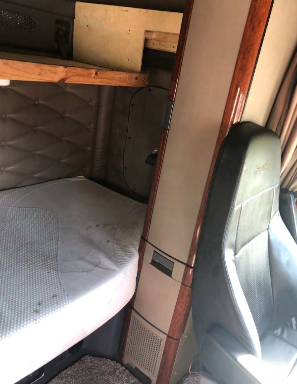2018 Freightliner Cascadia Mid Roof 125 - Image 26
