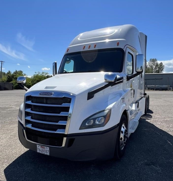 2018 Freightliner Cascadia 126 - Image 2